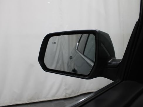 Used 2023 Chevrolet Traverse LT image 13