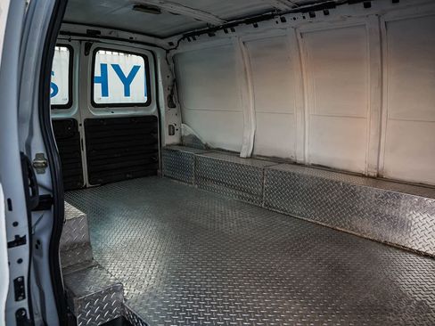 Used 2022 GMC Savana 2500 w/ Driver Convenience Package image 16