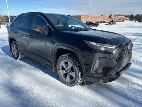 Used 2022 Toyota RAV4 XLE w/ Convenience Package image 10