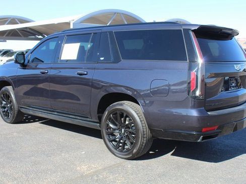 Used 2023 Cadillac Escalade ESV Sport Platinum w/ LPO, ONYX Package image 8