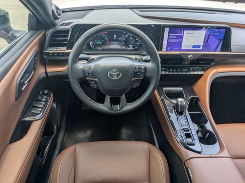 Used 2025 Toyota Crown Signia AWD/4WD image 19