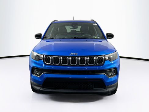 Used 2023 Jeep Compass Latitude AWD/4WD image 2
