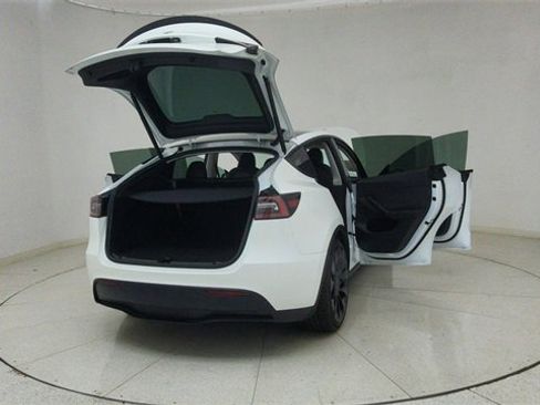 Used 2023 Tesla Model Y Performance image 73