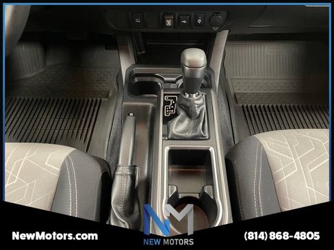 Used 2022 Toyota Tacoma TRD Sport AWD/4WD image 9