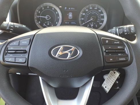 Used 2022 Hyundai Venue SE image 5