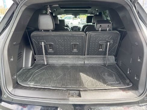Certified 2022 Chevrolet Traverse Premier w/ Redline Edition AWD/4WD image 11