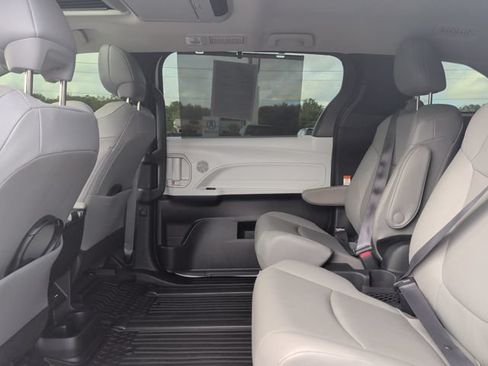 Used 2025 Toyota Sienna XLE w/ XLE Plus Package FWD image 29