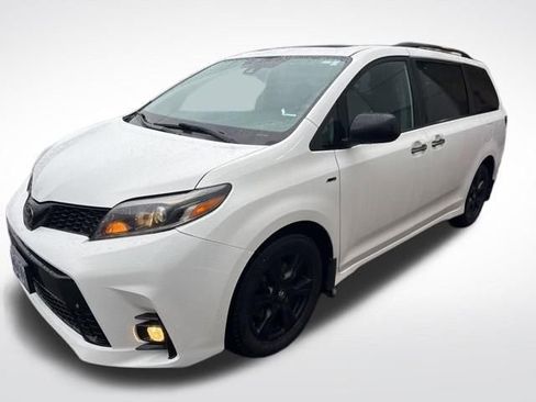 Used 2020 Toyota Sienna SE w/ SE Preferred Package image 5