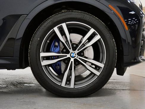 Used 2022 BMW X7 M50i image 39