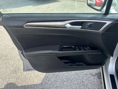 Used 2014 Ford Fusion SE FWD image 20