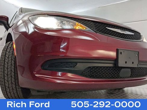 Used 2023 Chrysler Voyager LX image 25