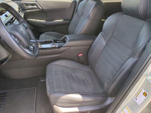Used 2025 Mitsubishi Outlander SE AWD/4WD image 25
