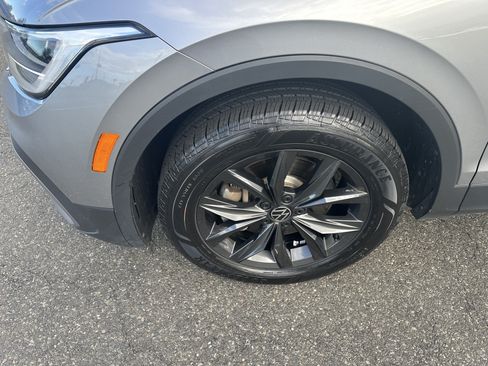 Certified 2024 Volkswagen Tiguan SE AWD/4WD image 4