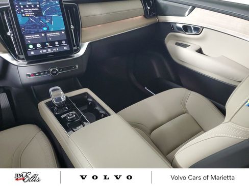 Certified 2026 Volvo XC90 B6 Plus w/ Protection Package Premier image 18