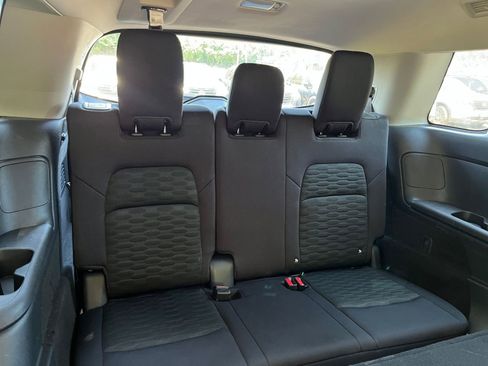 Used 2025 Nissan Pathfinder SV FWD image 31