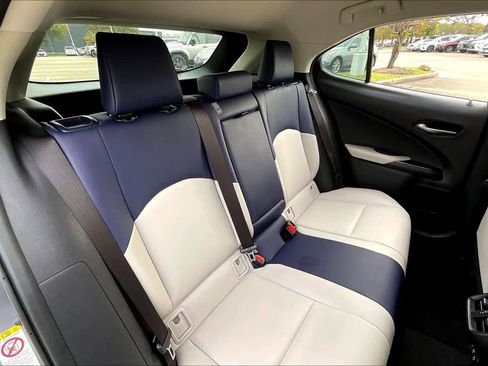 Used 2019 Lexus UX 200 image 16