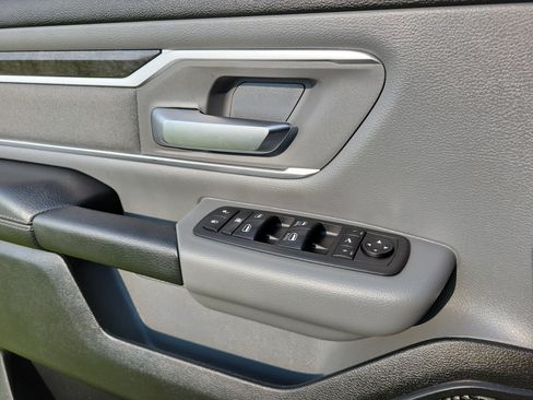 Used 2020 RAM 1500 Big Horn AWD/4WD image 24