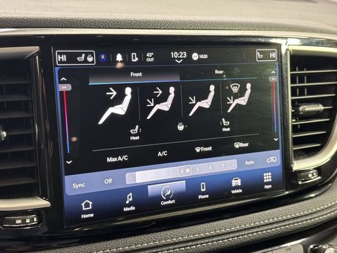 Used 2023 Chrysler Pacifica Touring-L image 25