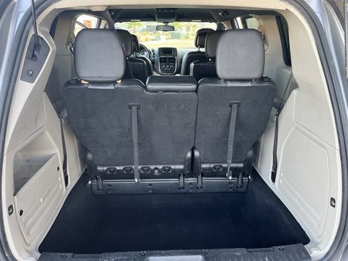 Used 2017 Dodge Grand Caravan SXT image 15