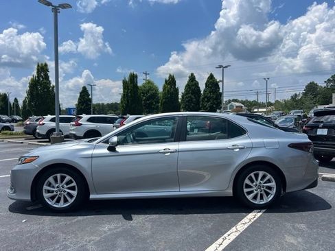 Used 2022 Toyota Camry LE w/ Convenience Package FWD image 10
