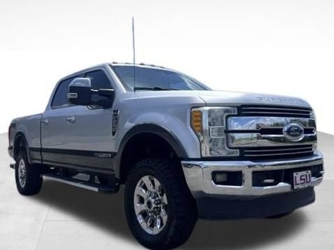 Used 2017 Ford F250 Lariat w/ Lariat Ultimate Package AWD/4WD image 3