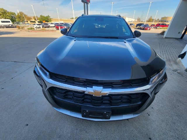 Used 2024 Chevrolet Trax LT w/ Driver Confidence Package FWD image 2