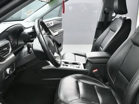 Used 2023 Ford Explorer XLT w/ Equipment Group 202A AWD/4WD image 22