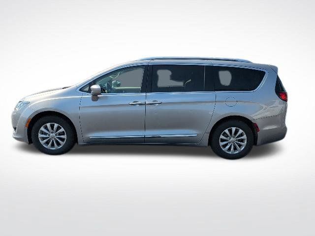 Used 2018 Chrysler Pacifica Touring-L FWD image 8