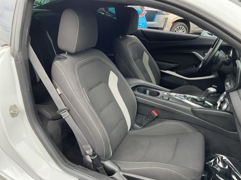 Used 2021 Chevrolet Camaro LT w/ Technology Package RWD image 21