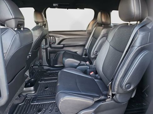 Used 2025 Toyota Sienna XLE Woodland Edition image 21