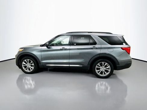 Used 2022 Ford Explorer XLT w/ Equipment Group 202A image 5
