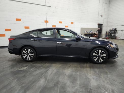 Used 2021 Nissan Altima 2.5 SV image 16
