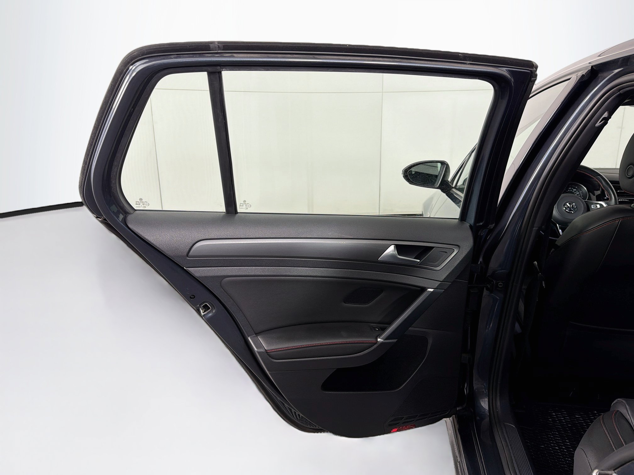 Used 2019 Volkswagen GTI SE FWD image 26