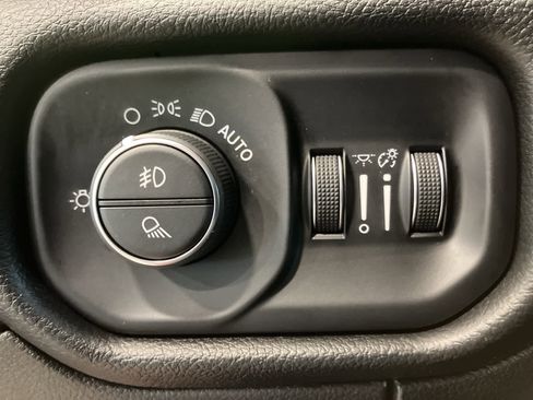 Used 2019 RAM 1500 Sport w/ Level 2 Equipment Group image 13