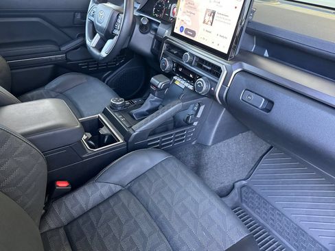 Used 2025 Toyota 4Runner 4WD image 16
