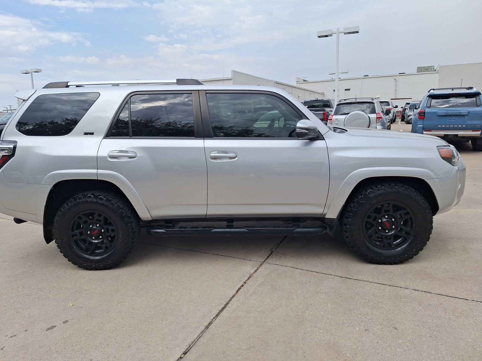 Used 2020 Toyota 4Runner SR5 Premium RWD image 7