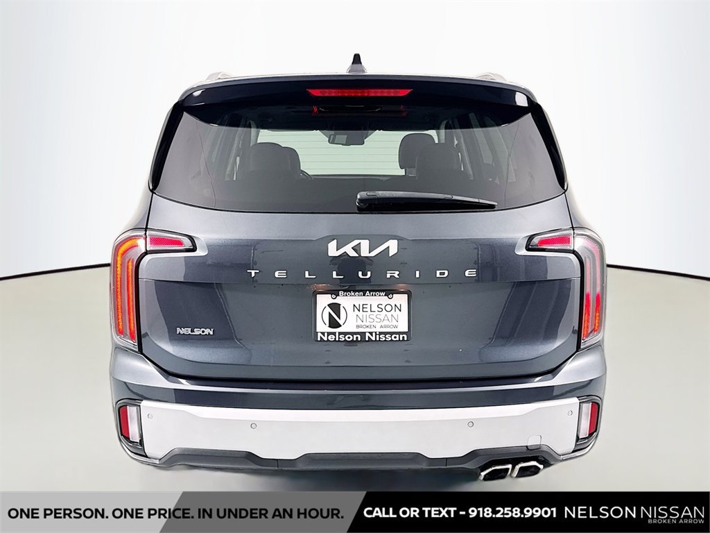 Used 2024 Kia Telluride EX w/ EX Captain's Chair Package FWD image 6