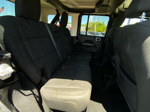 Used 2020 Jeep Wrangler Unlimited Sahara AWD/4WD image 18