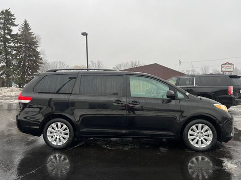 Used 2012 Toyota Sienna LE image 10