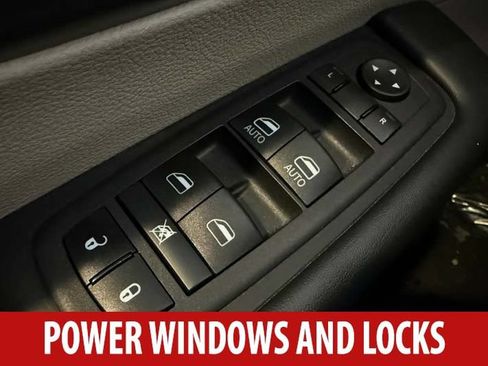 Used 2023 Chrysler Pacifica Touring-L FWD image 10