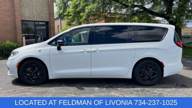 Used 2024 Chrysler Pacifica Limited FWD image 5