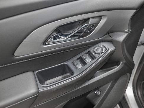 Used 2022 Chevrolet Traverse LT image 13