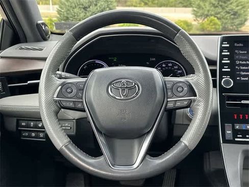 Used 2021 Toyota Avalon Limited image 8