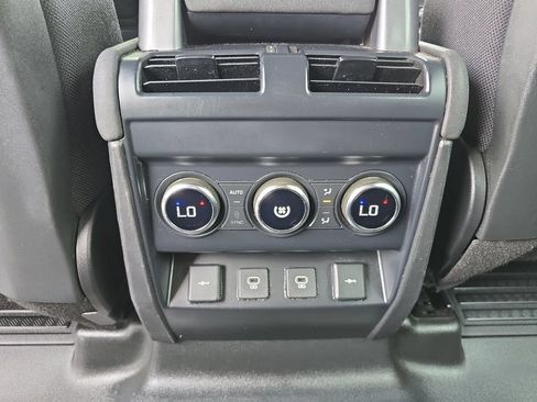 Used 2022 Land Rover Defender 110 SE AWD/4WD image 13