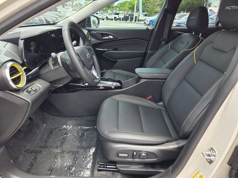 Used 2026 Chevrolet Trax ACTIV w/ Sunroof Package FWD image 3