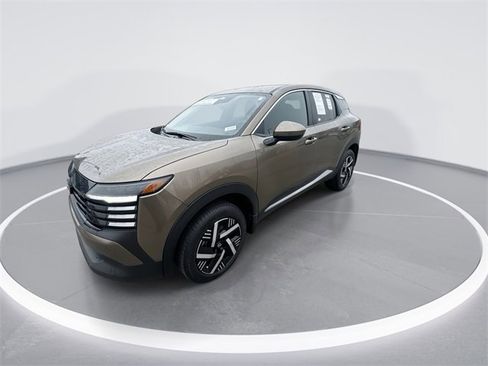 Certified 2025 Nissan Kicks SV image 4