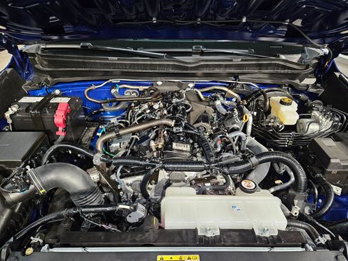 Certified 2025 Toyota Tacoma SR5 AWD/4WD image 19