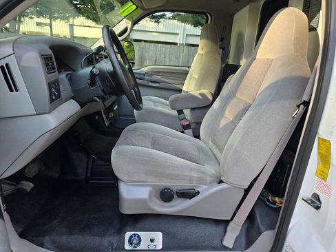 Used 2001 Ford F550 4x4 Regular Cab Super Duty image 21
