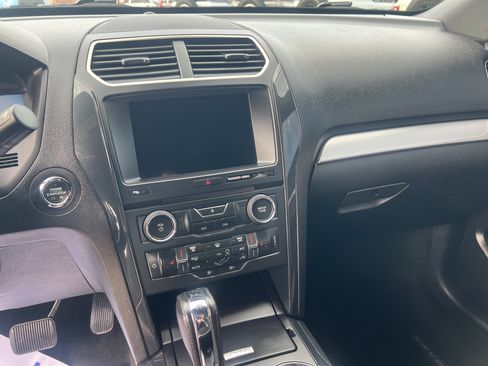 Used 2017 Ford Explorer XLT w/ Equipment Group 202A FWD image 19