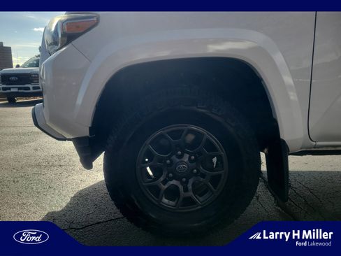 Used 2018 Toyota Tacoma SR5 image 26